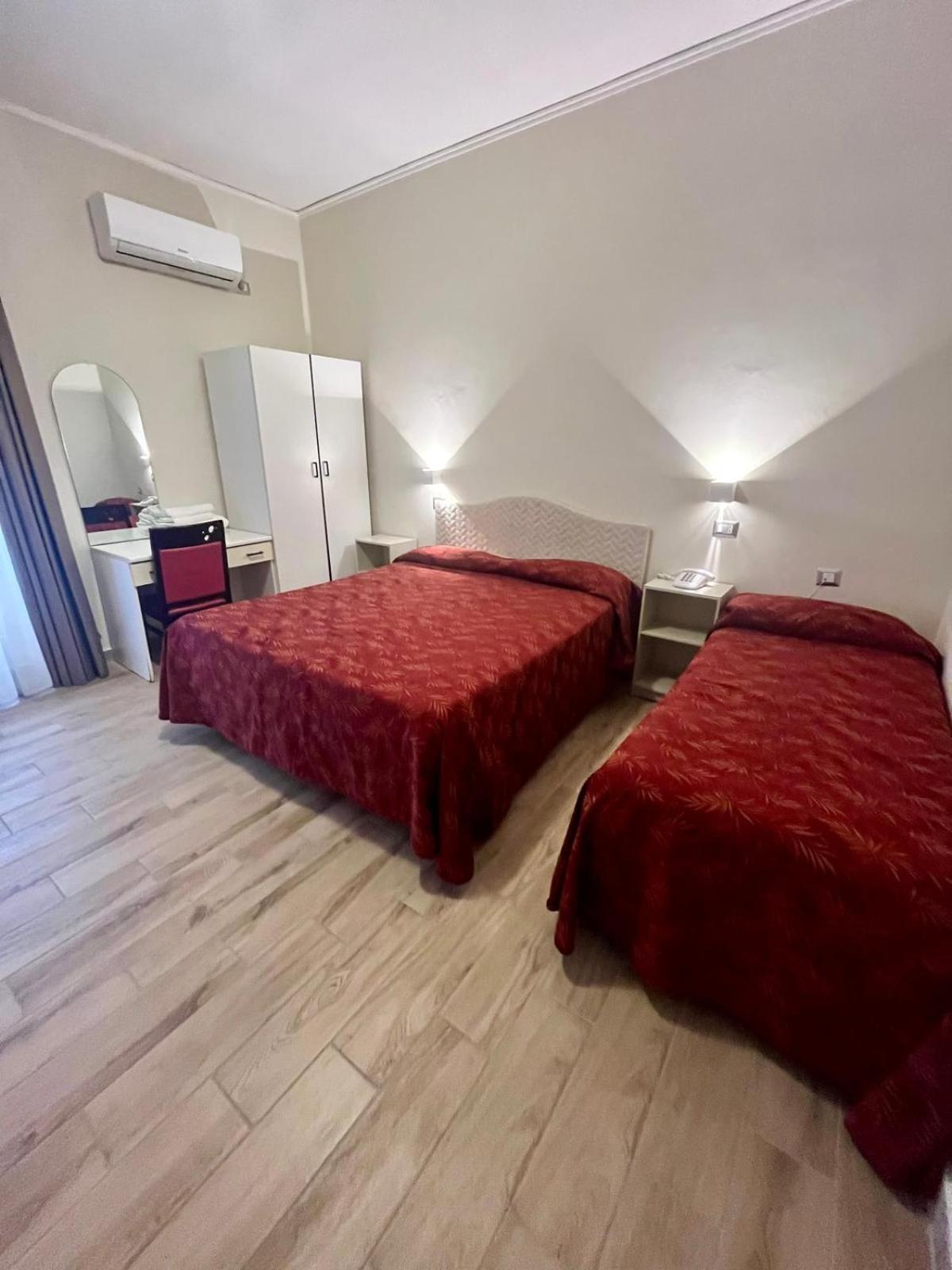 Pisani Hotel San Nicola La Strada Ngoại thất bức ảnh