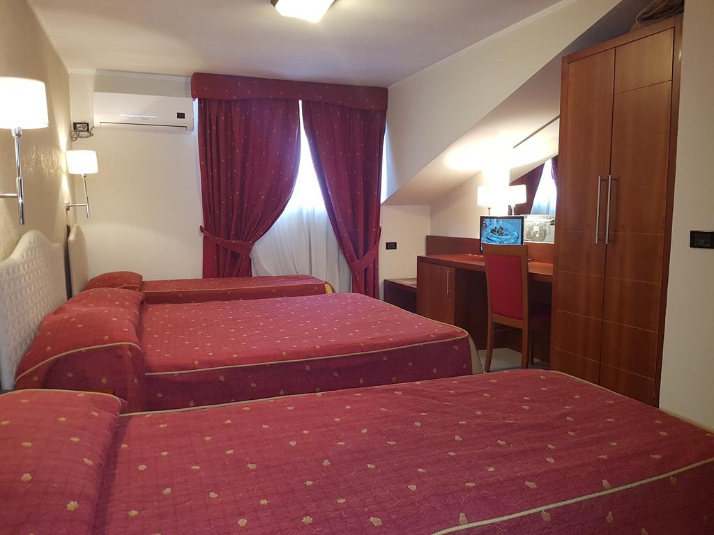 Pisani Hotel San Nicola La Strada Phòng bức ảnh