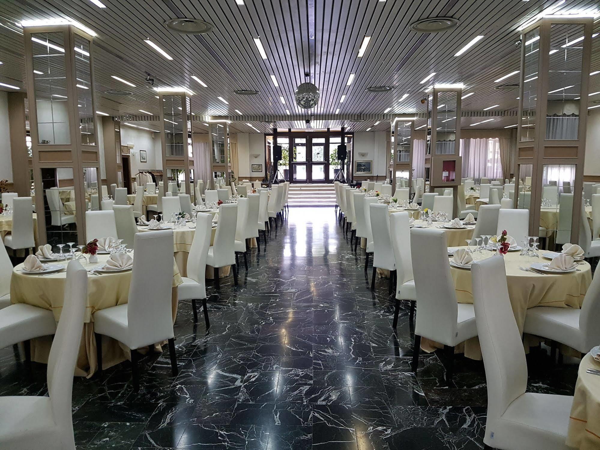 Pisani Hotel San Nicola La Strada Ngoại thất bức ảnh