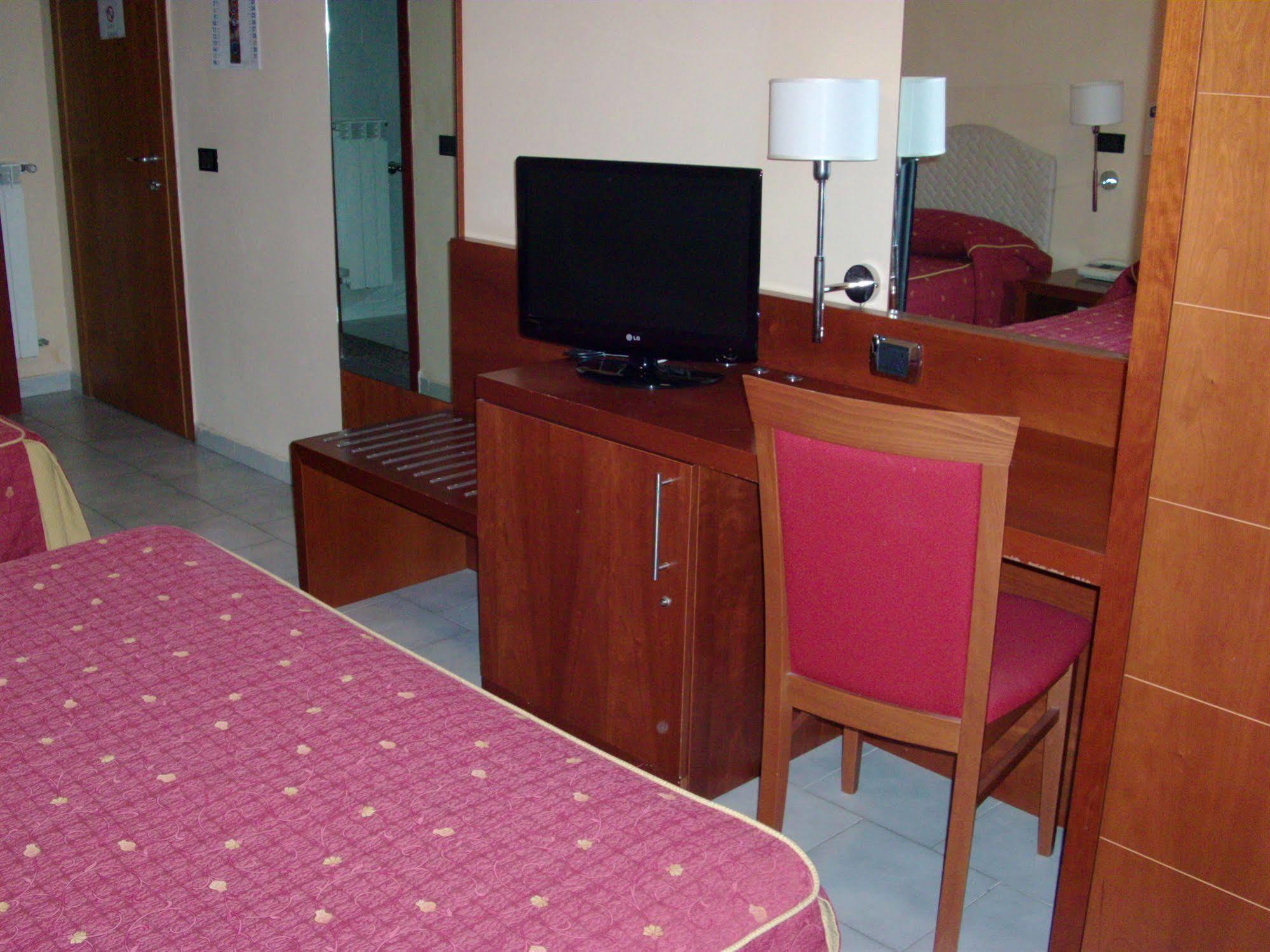 Pisani Hotel San Nicola La Strada Ngoại thất bức ảnh
